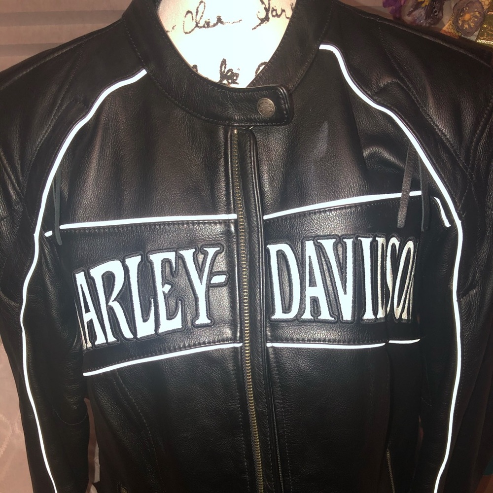 Woman’s Motorcycle Leather Jacket 🖤🤍🏍